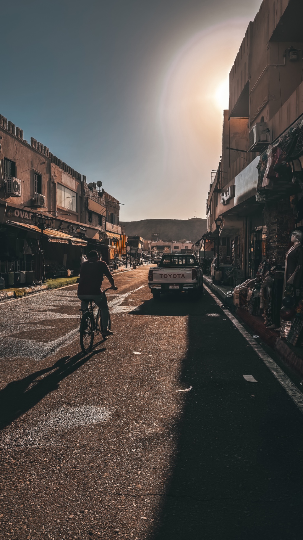 Strada del mercato di Sharm El Sheikh in controluce